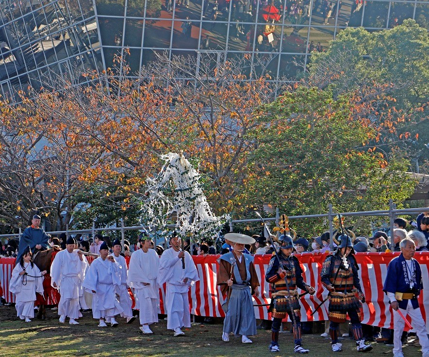 部門賞（神幸行列）「紅葉の下を行く行列」